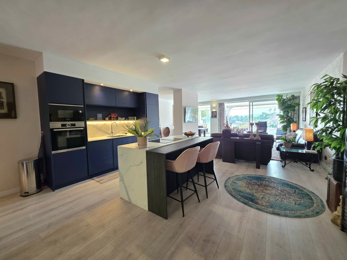 Piso de 2 Dormitorios y 2 Baños en venta en La Quinta, Benahavís