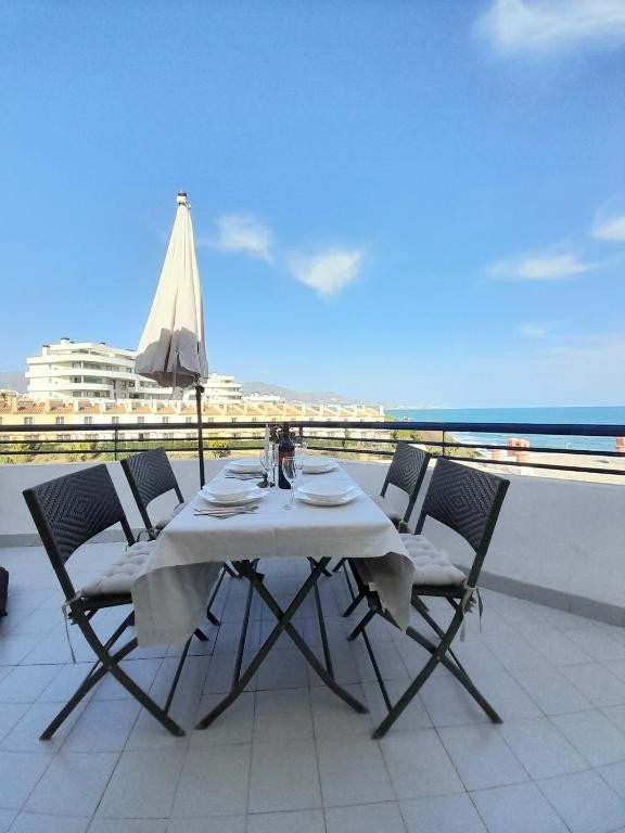 Casa Adosada de 2 Dormitorios en venta en El Faro, Mijas