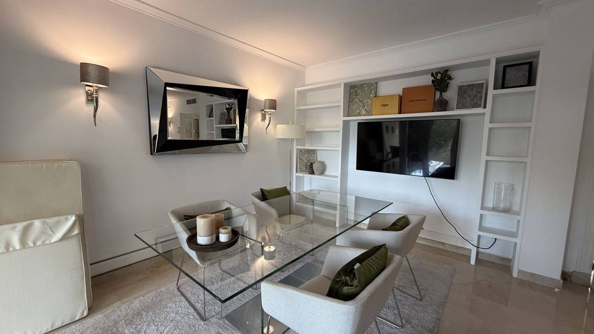 Casa Adosada de 3 Dormitorios y 3 Baños en venta en La Quinta, Benahavís