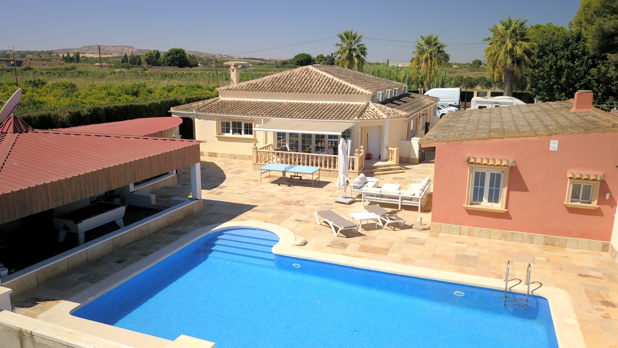 Finca de 6 Dormitorios en venta en Heredades