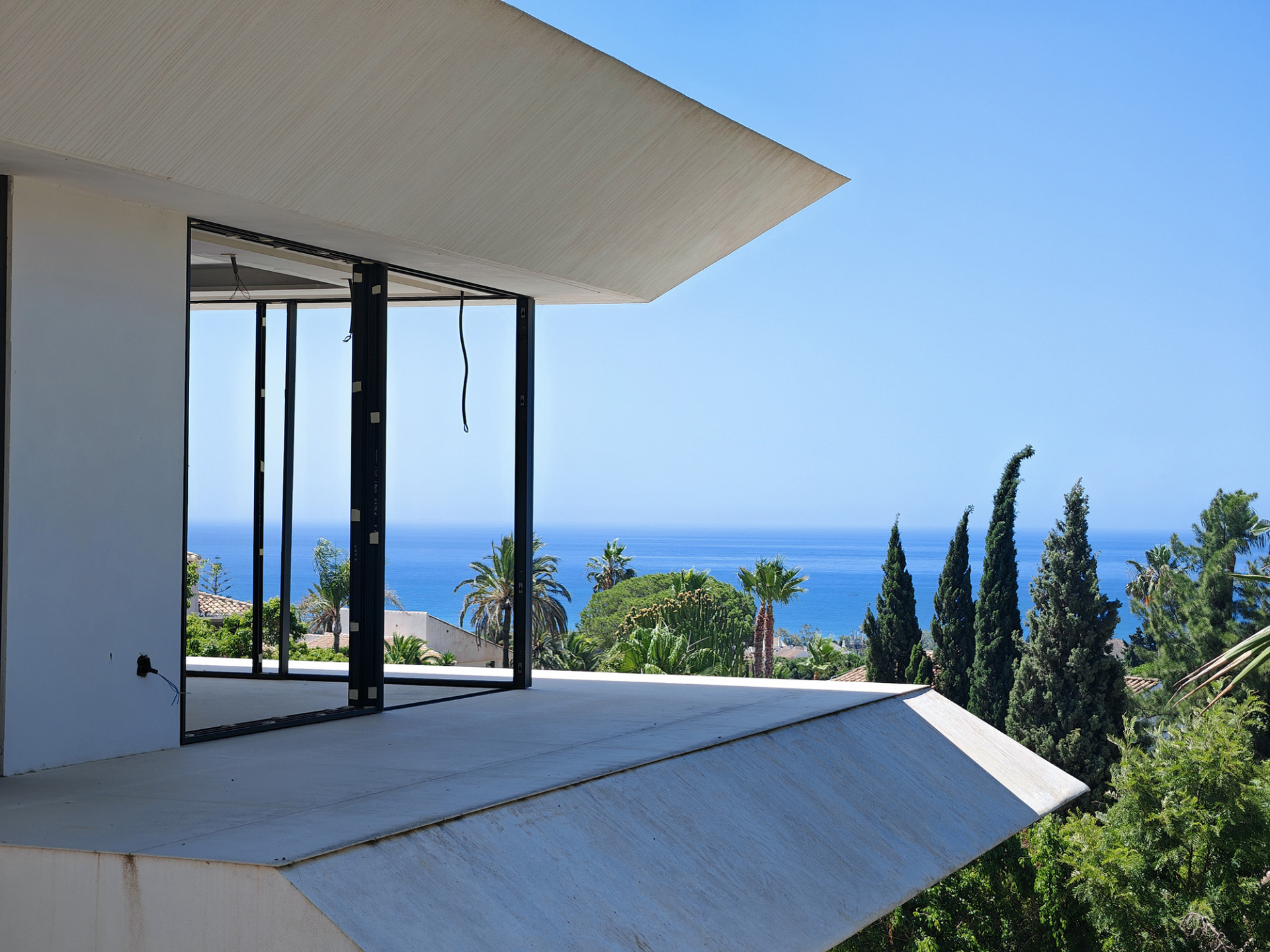 Casa de 6 Dormitorios en venta en Las Chapas, Marbella