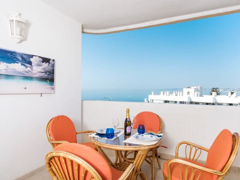 Piso de 2 Dormitorios en venta en La Alqueria, Estepona