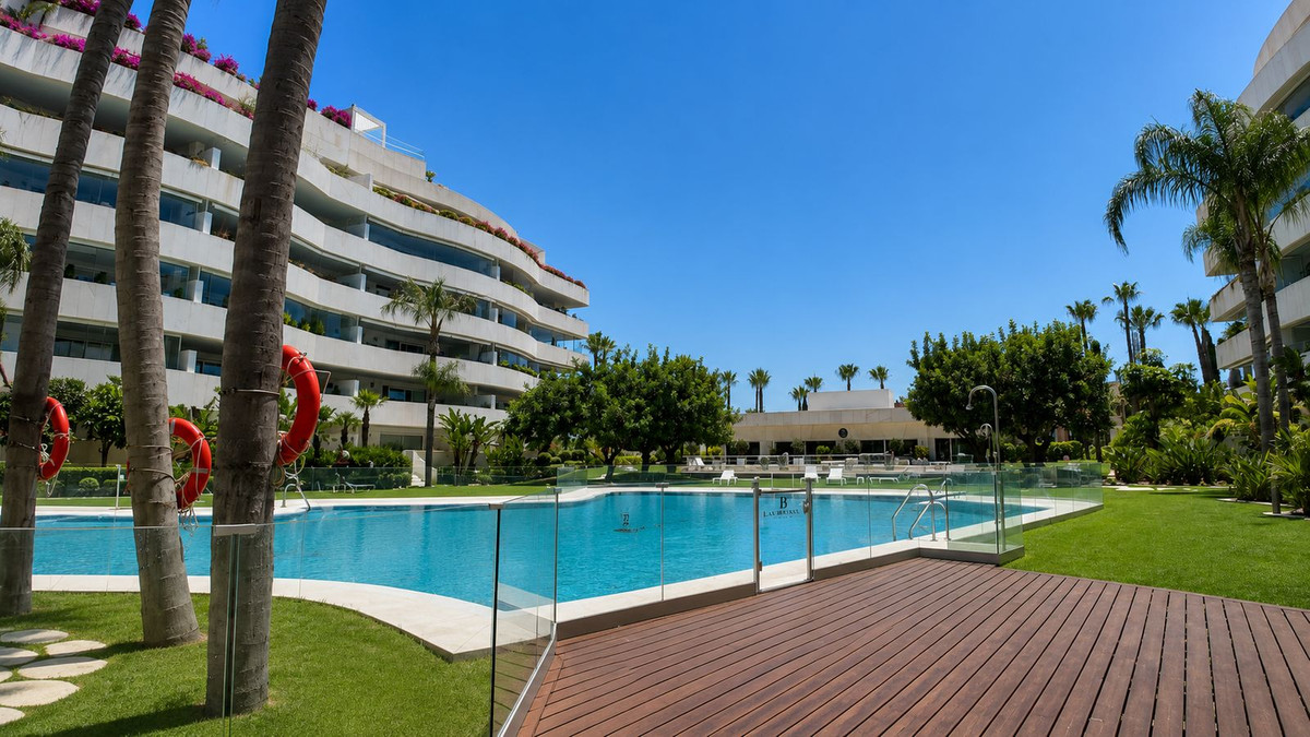 Ático de 4 Dormitorios y 4 Baños en venta en Puerto Banús
