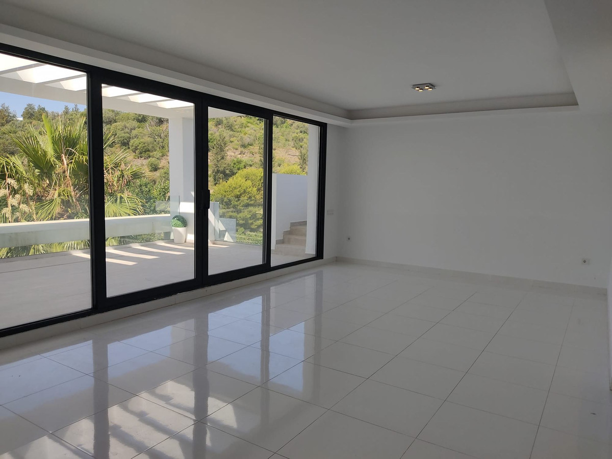 Ático de 3 Dormitorios y 2 Baños en venta en Benahavís