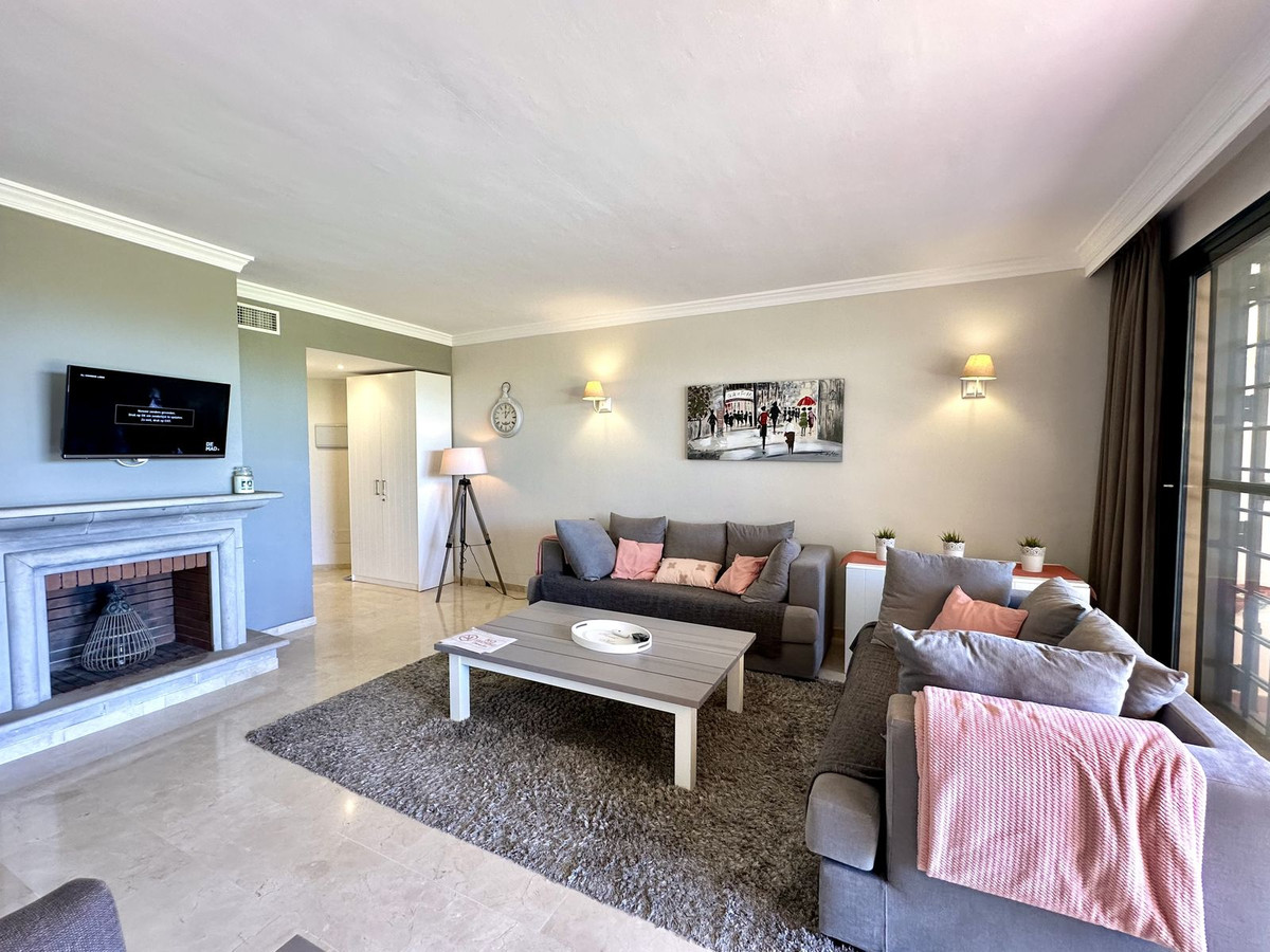 Piso de 2 Dormitorios y 2 Baños en alquiler vacacional en Elviria, Marbella