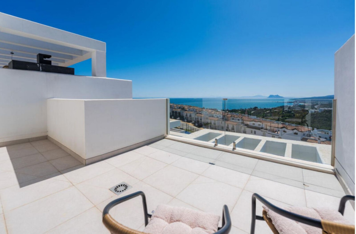 Casa Adosada de 4 Dormitorios y 3 Baños en venta en Manilva