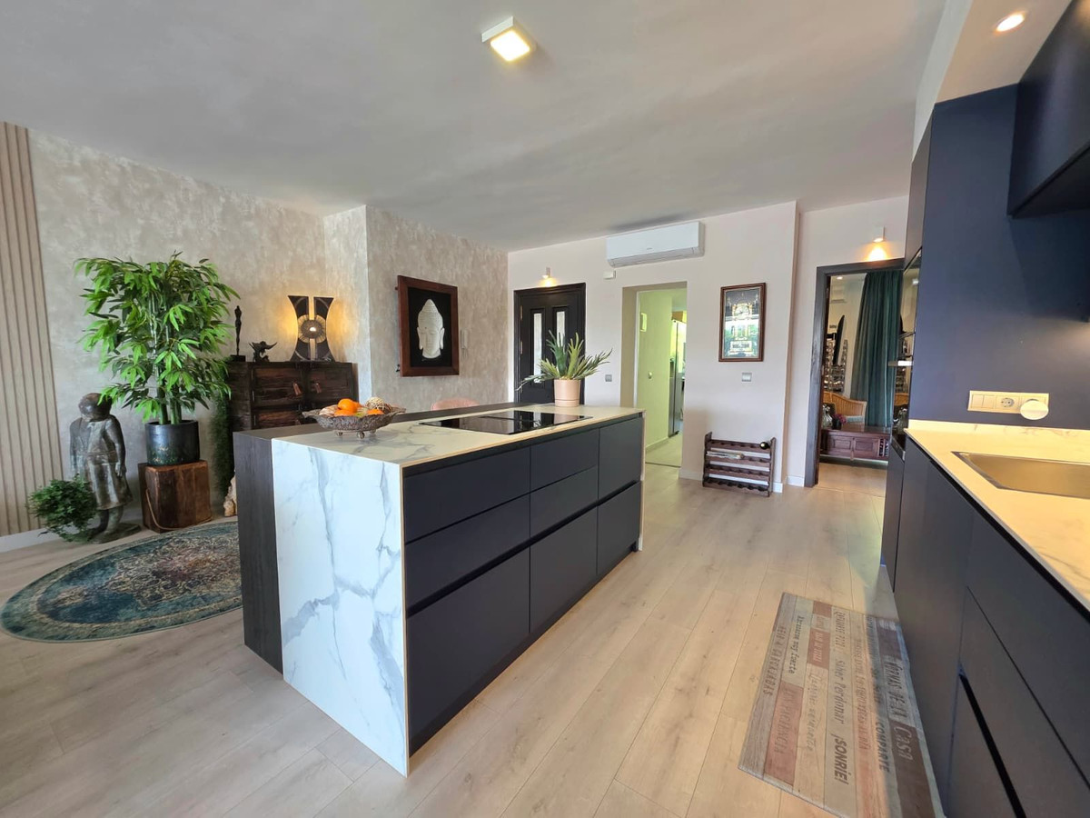 Piso de 2 Dormitorios y 2 Baños en venta en La Quinta, Benahavís