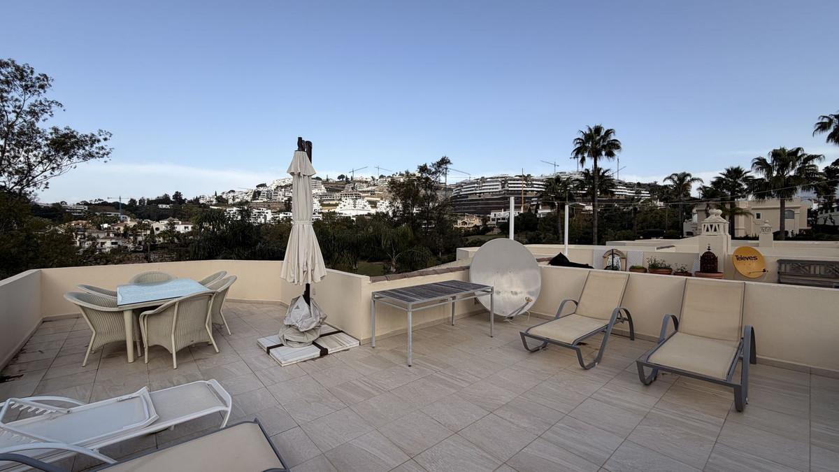 Casa Adosada de 3 Dormitorios y 3 Baños en venta en La Quinta, Benahavís