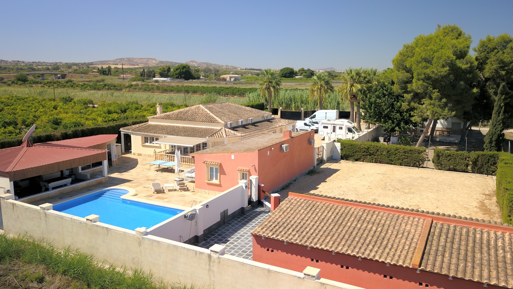 Finca de 6 Dormitorios en venta en Heredades