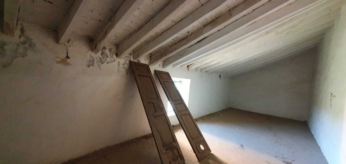 Finca de 5 Dormitorios en venta en Pizarra