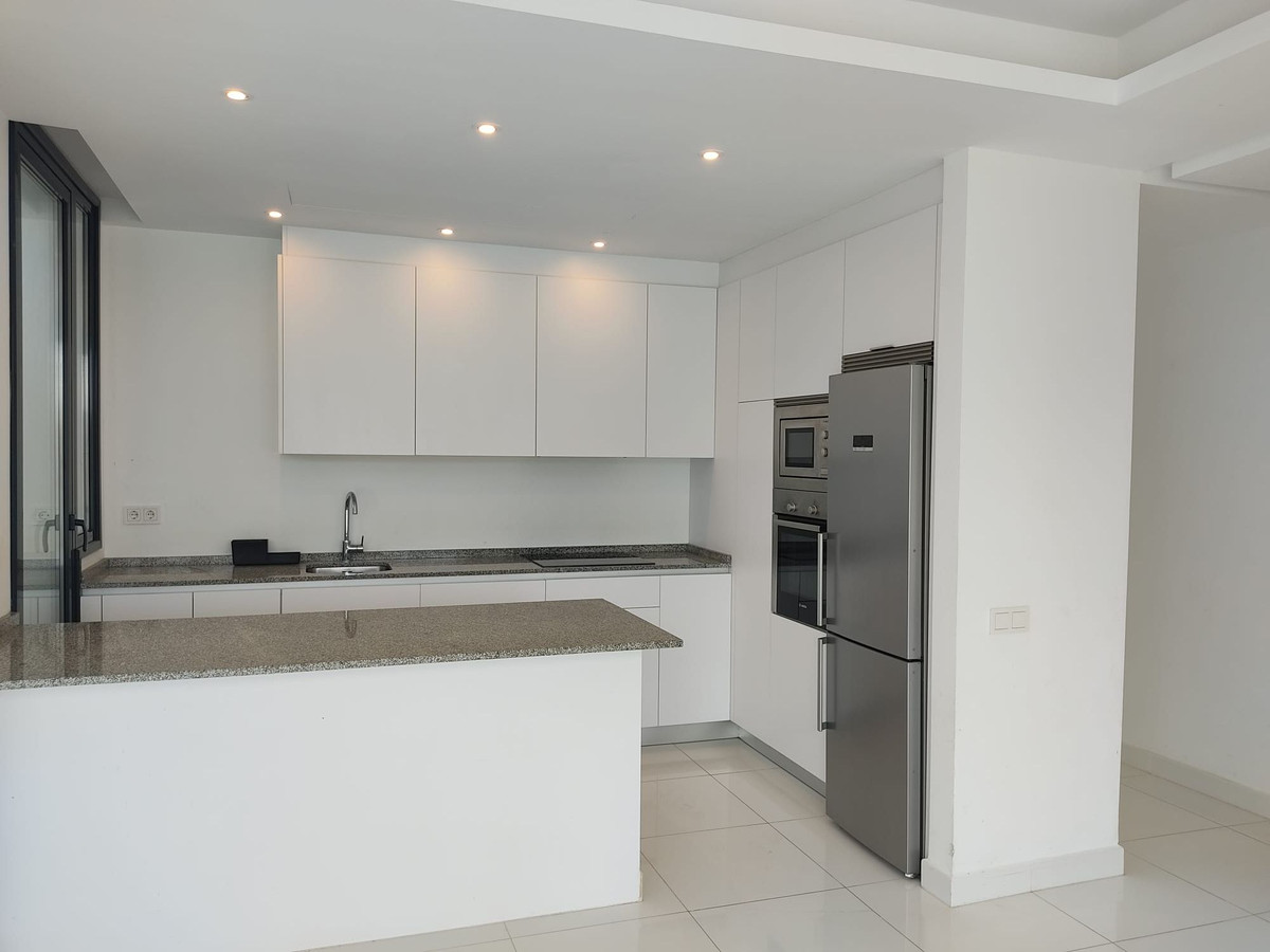 Ático de 3 Dormitorios y 2 Baños en venta en Benahavís