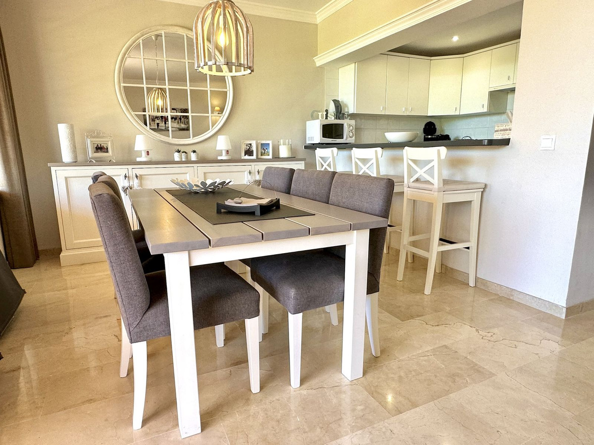 Piso de 2 Dormitorios y 2 Baños en alquiler vacacional en Elviria, Marbella