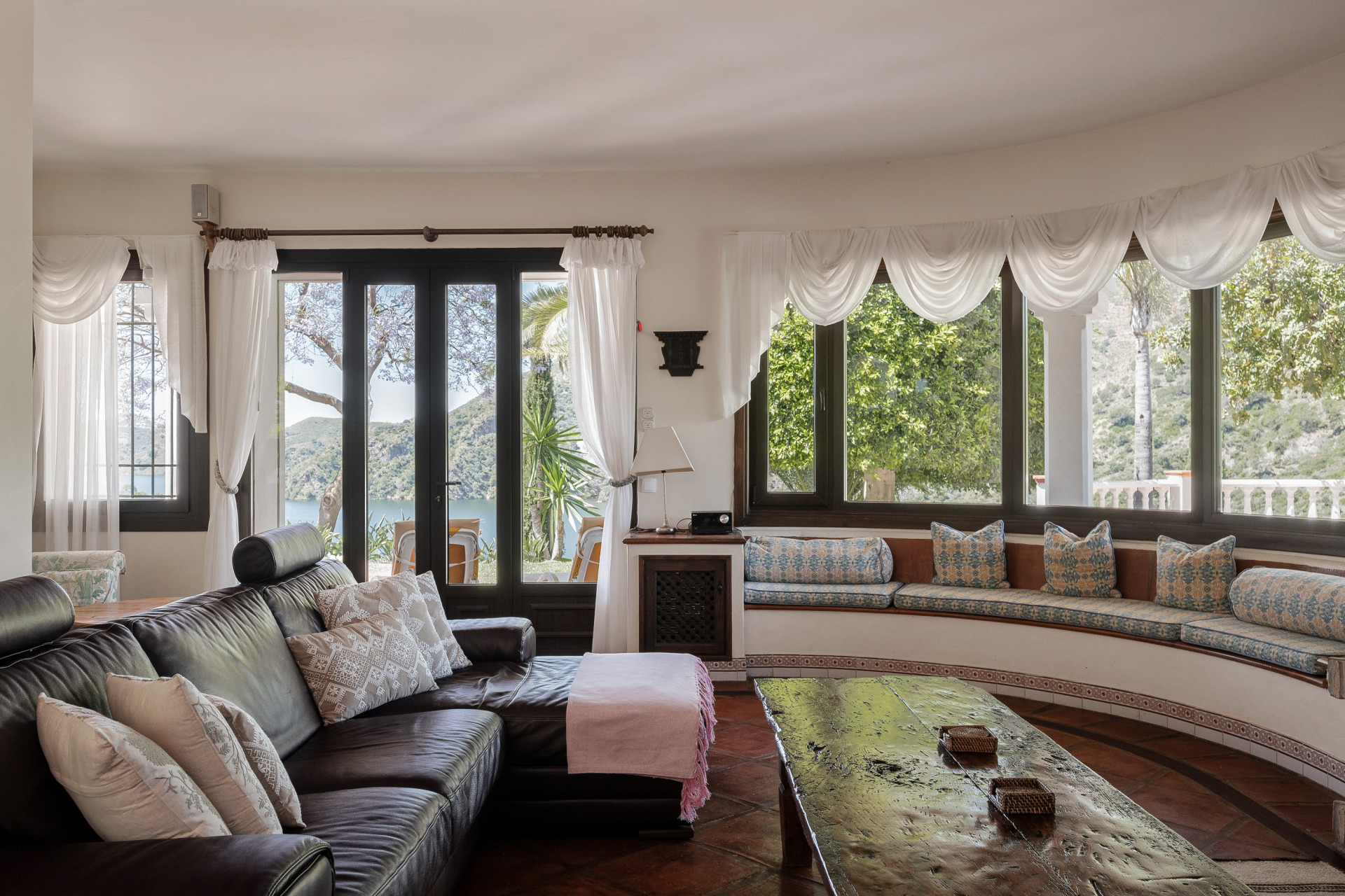 Casa de 6 Dormitorios y 6 Baños en venta en Istán
