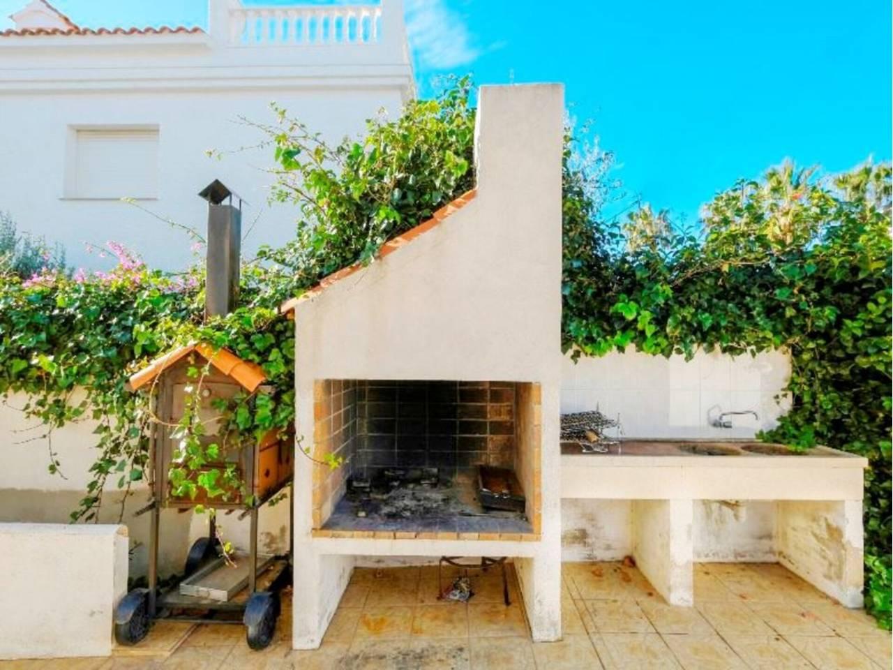 Casa Adosada de 6 Dormitorios y 3 Baños en venta en Alcanar