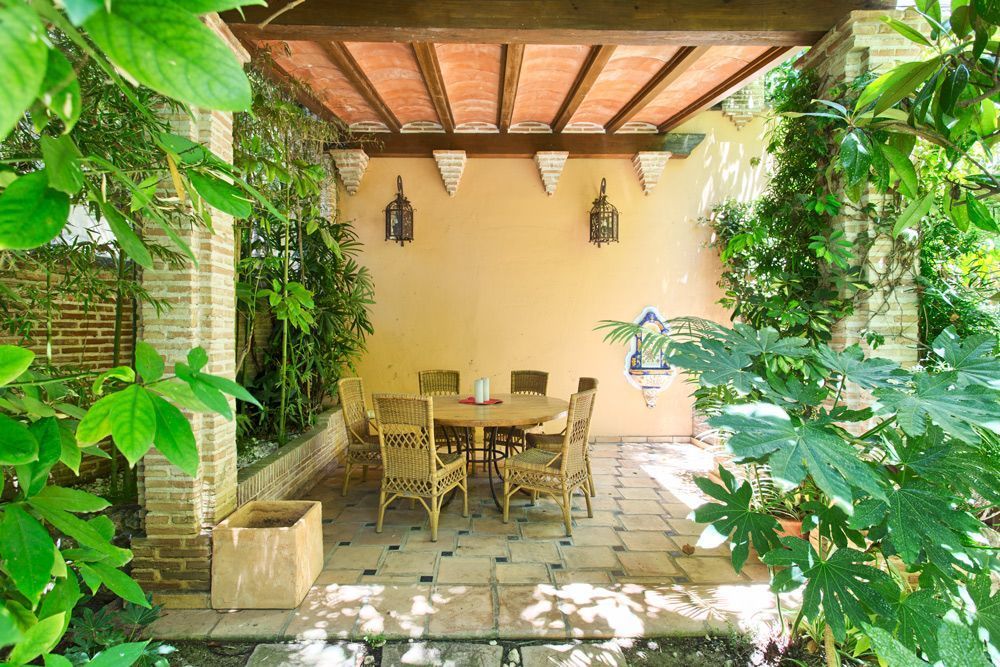 Casa de 5 Dormitorios en venta en Milla de Oro, Marbella