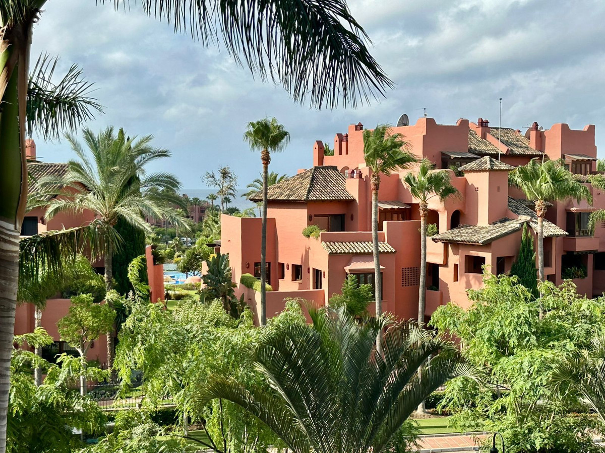 Piso de 4 Dormitorios y 3 Baños en venta en Estepona