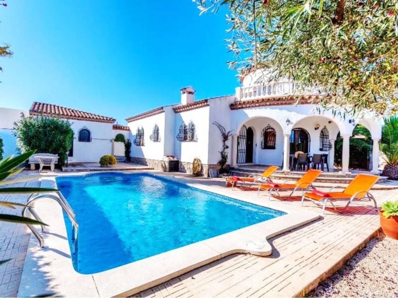 Casa Adosada de 3 Dormitorios en venta en Mont-Roig del Camp
