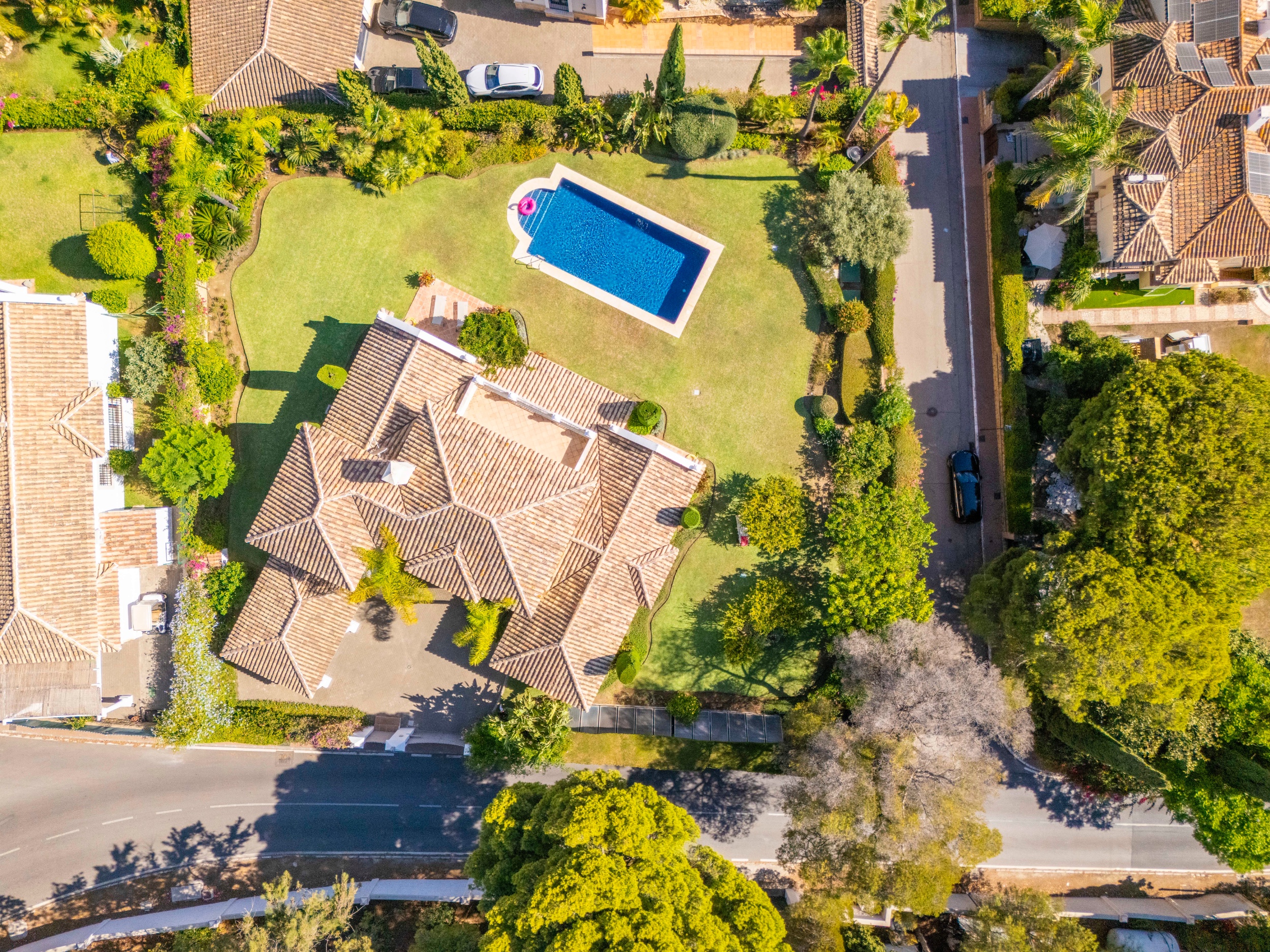 Casa de 4 Dormitorios en venta en El Paraíso, Estepona