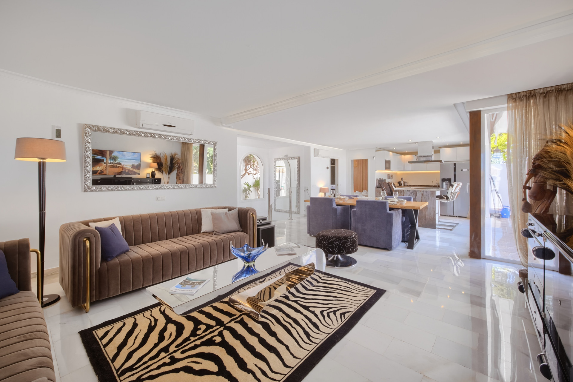 4 Bed, 4 Bath - Villa for Sale in Calahonda, Mijas