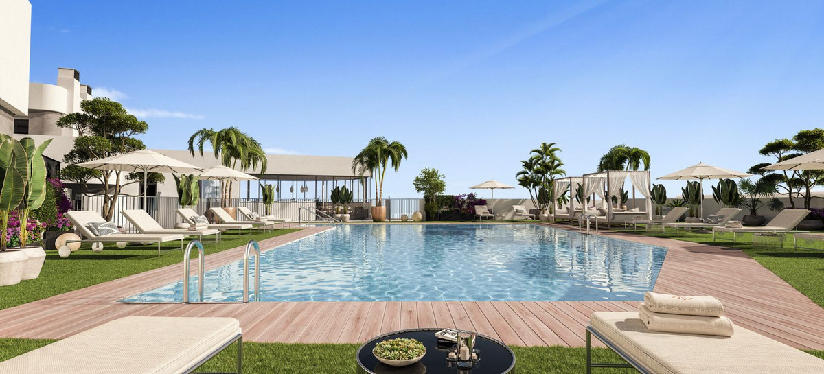 Piso de 2 Dormitorios y 2 Baños en venta en Los Monteros, Marbella