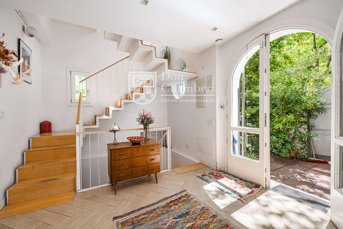 6 спални, 3 бани - Вила за продажба в Retiro, Madrid