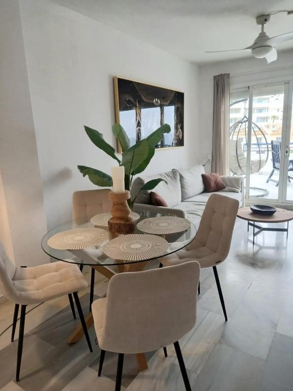 Casa Adosada de 2 Dormitorios en venta en El Faro, Mijas