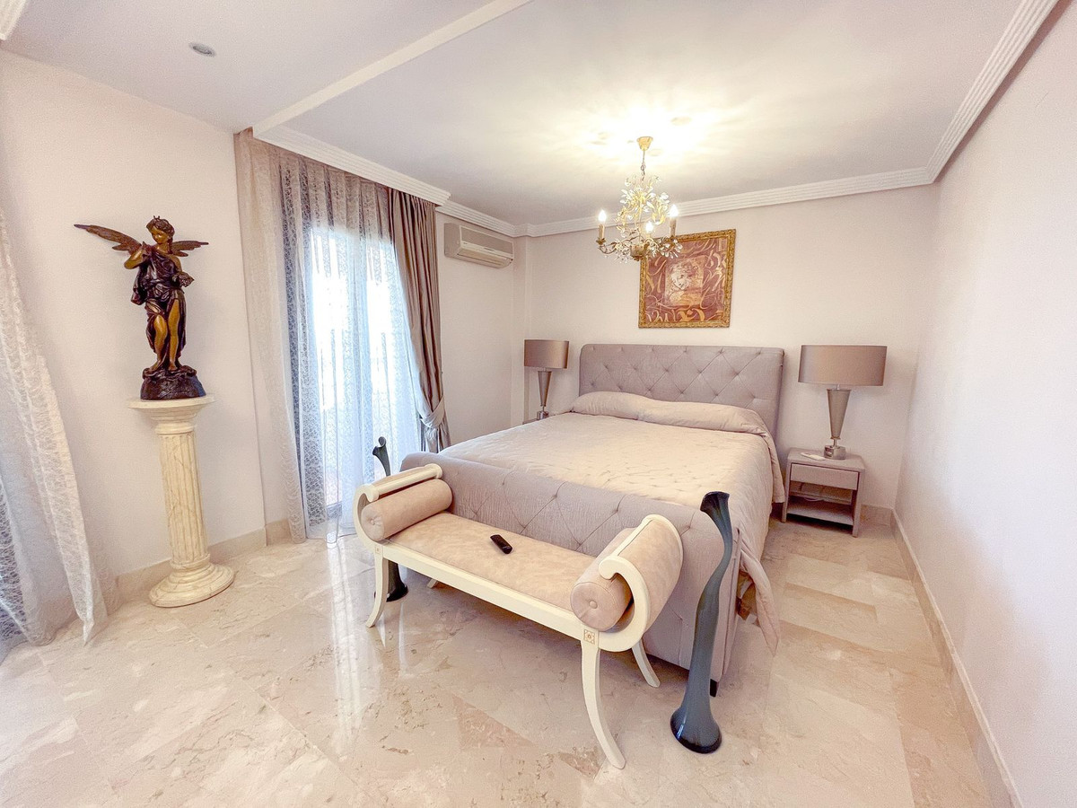 Piso de 3 Dormitorios y 2 Baños en venta en San Pedro de Alcántara