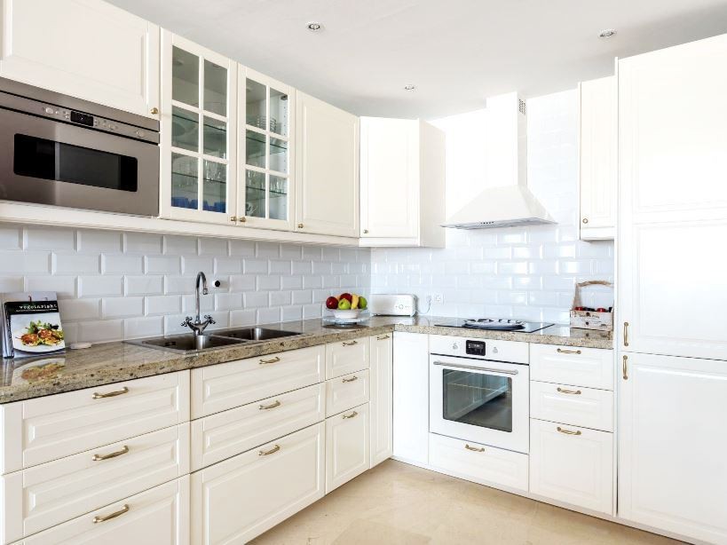 Piso de 2 Dormitorios en venta en La Alqueria, Estepona