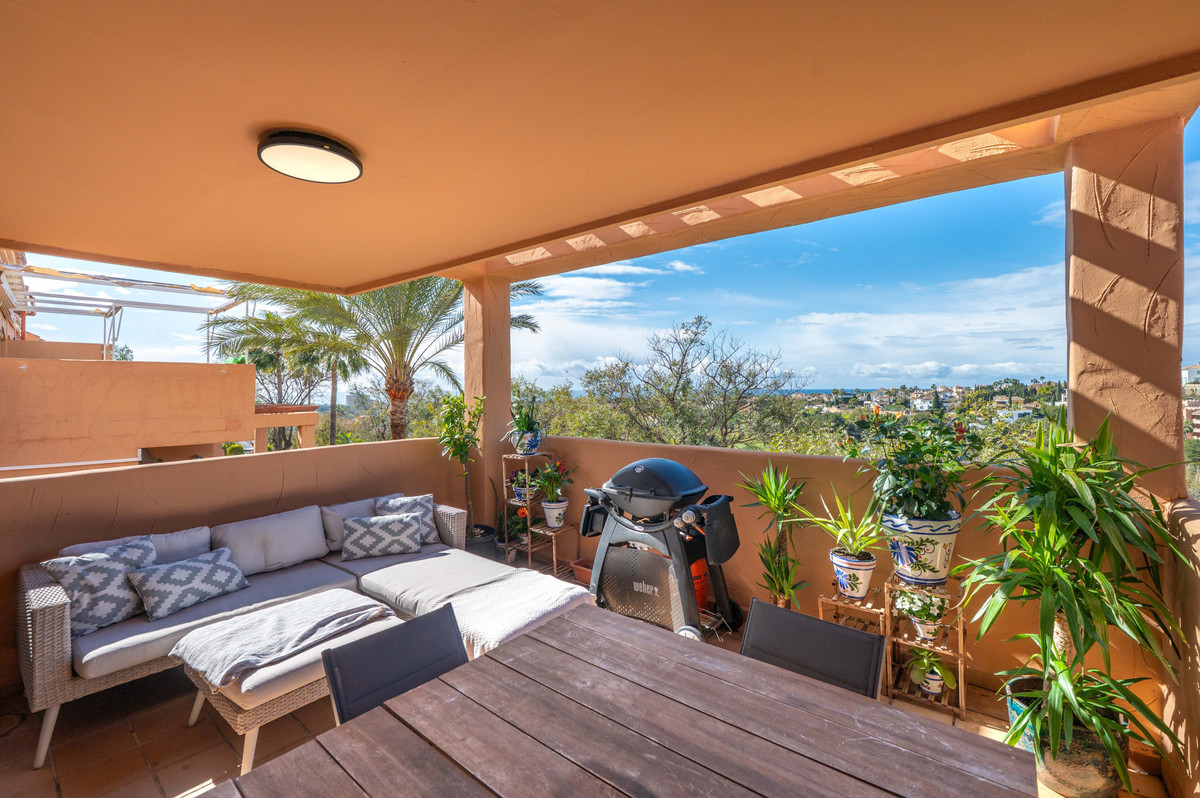 Piso de 2 Dormitorios en venta en Elviria, Marbella
