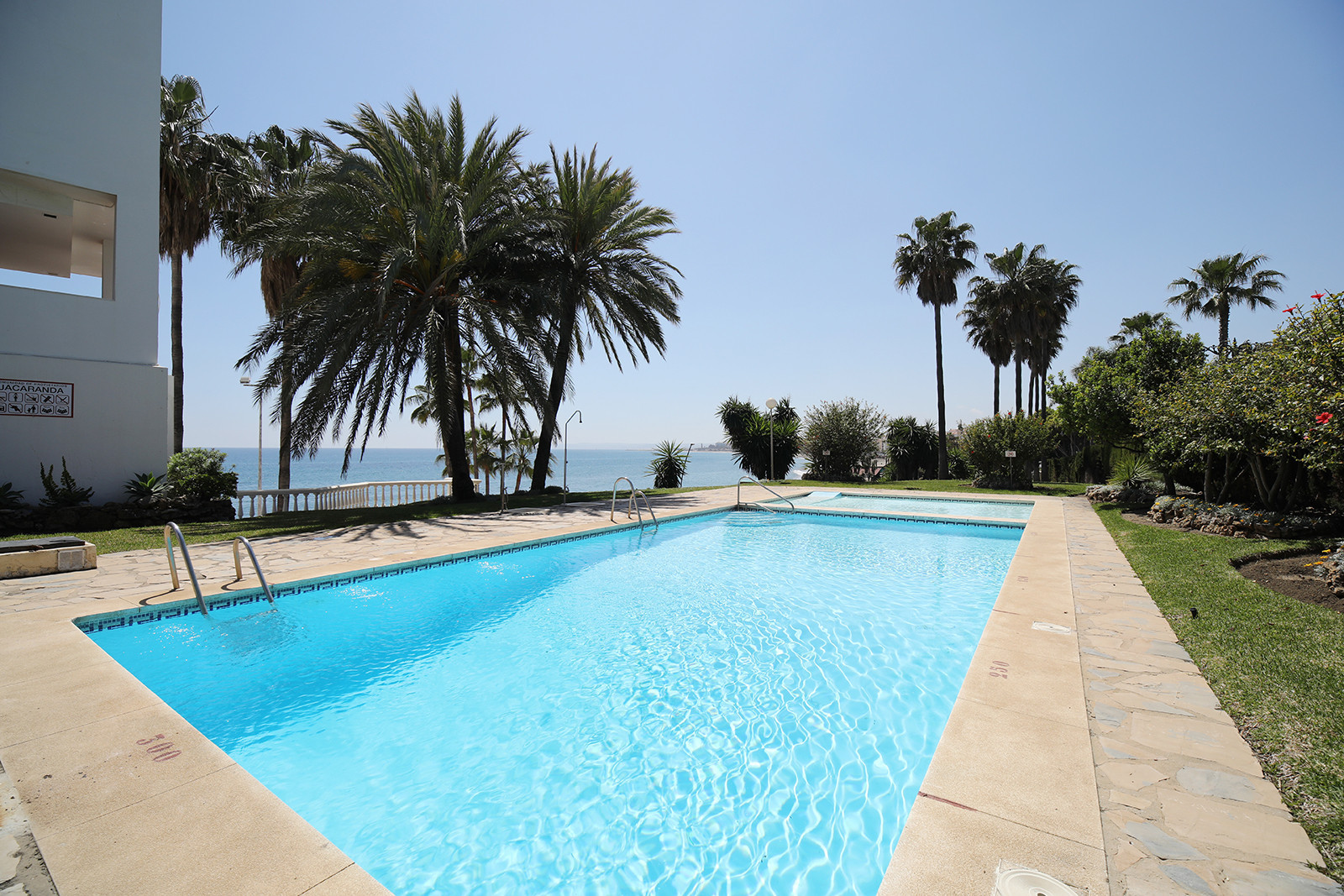 Ático de 3 Dormitorios y 2 Baños en venta en La Alqueria, Estepona