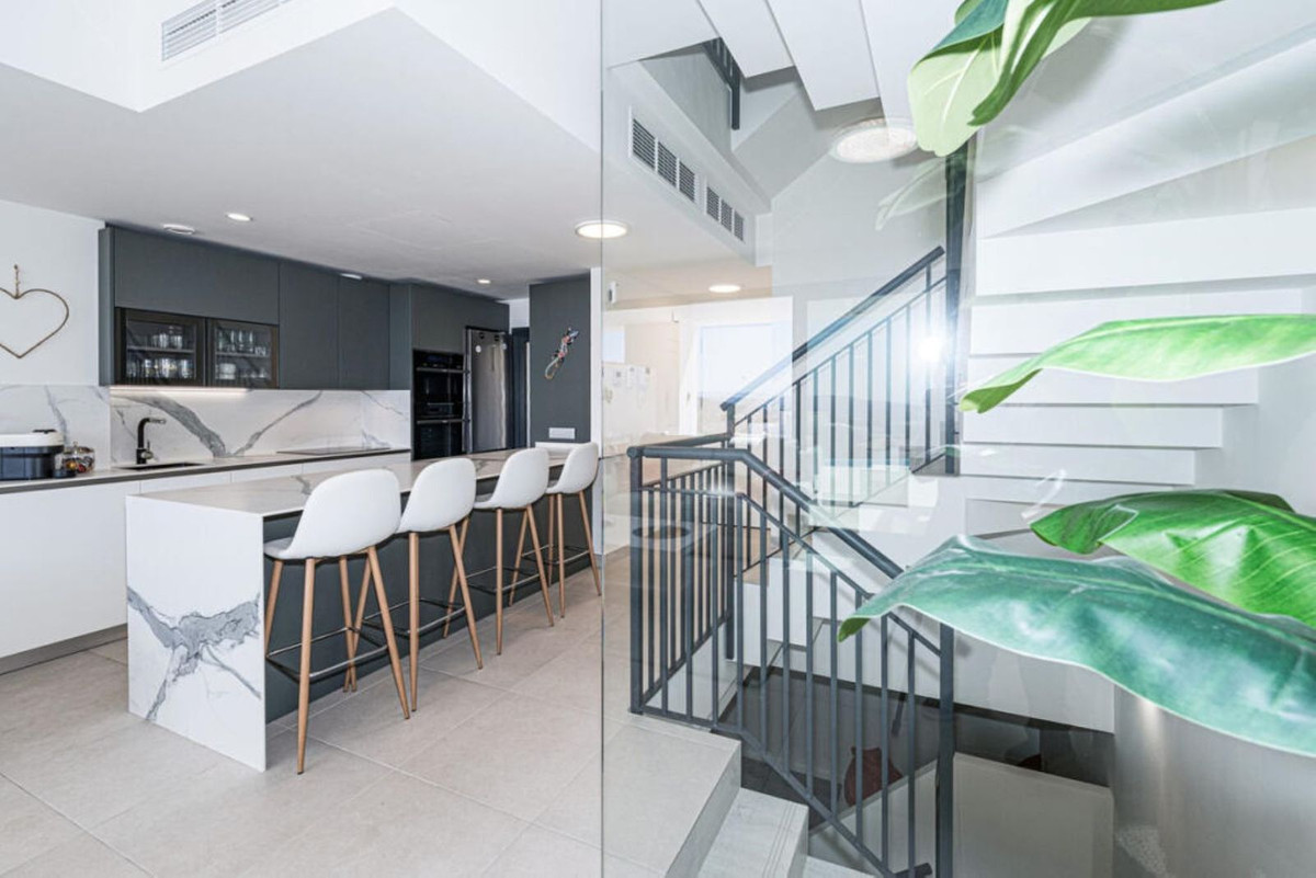 Casa Adosada de 4 Dormitorios y 3 Baños en venta en Manilva
