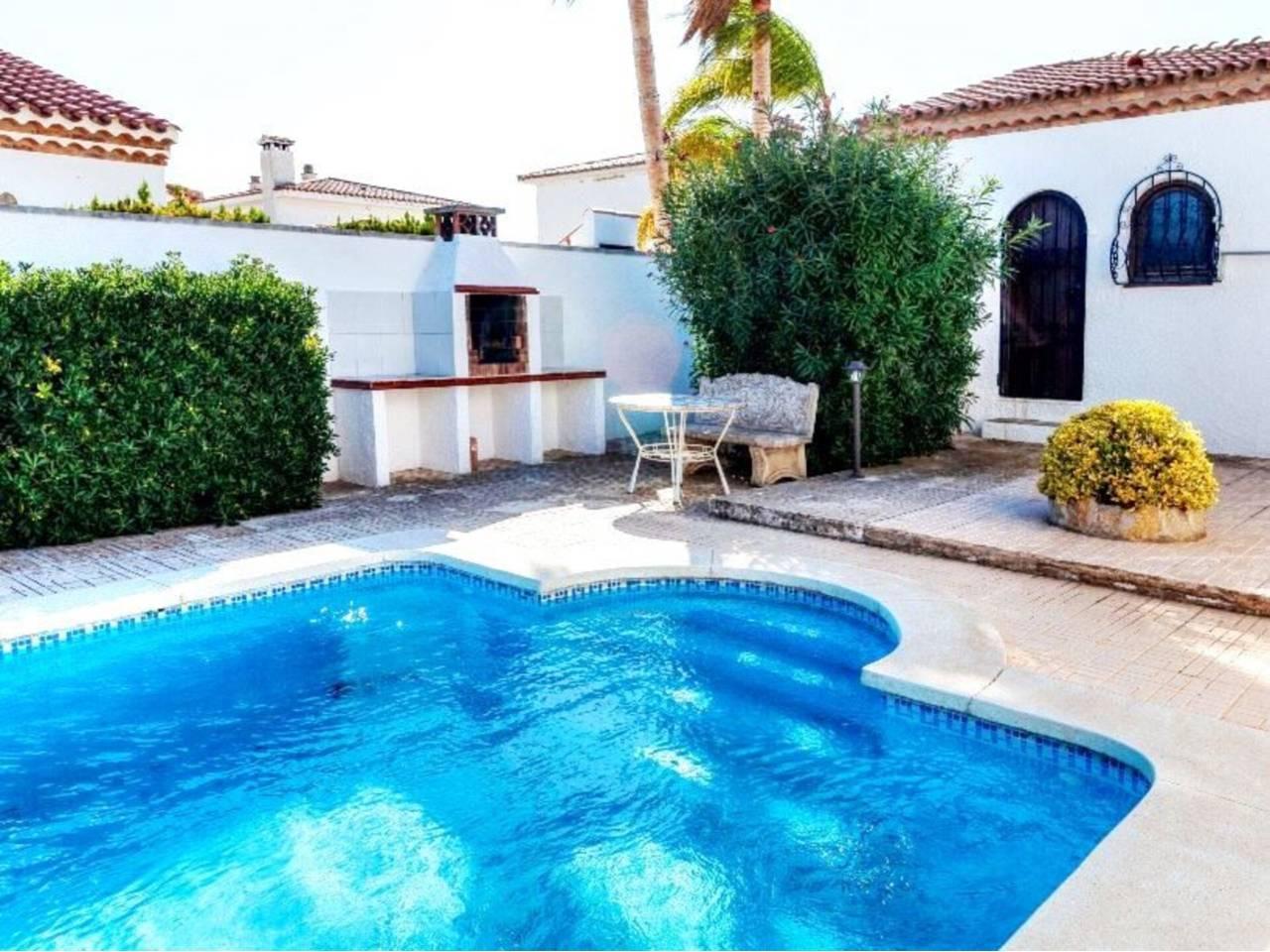 Casa Adosada de 3 Dormitorios en venta en Mont-Roig del Camp