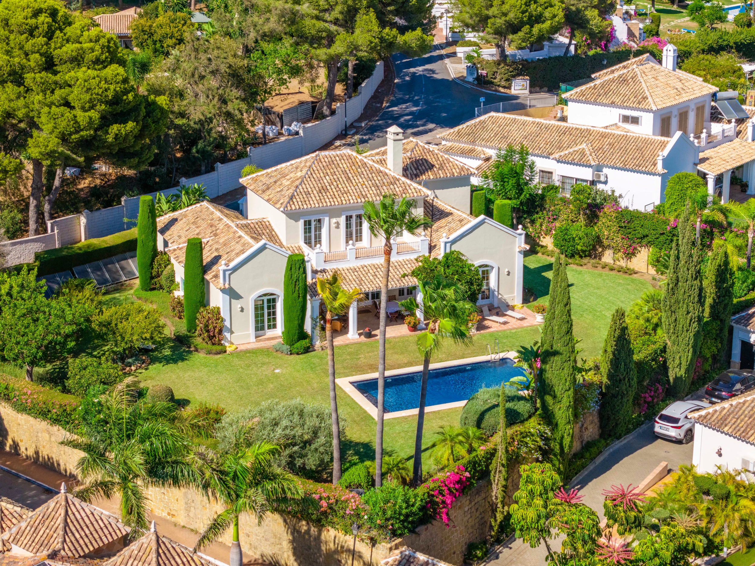 Casa de 4 Dormitorios en venta en El Paraíso, Estepona