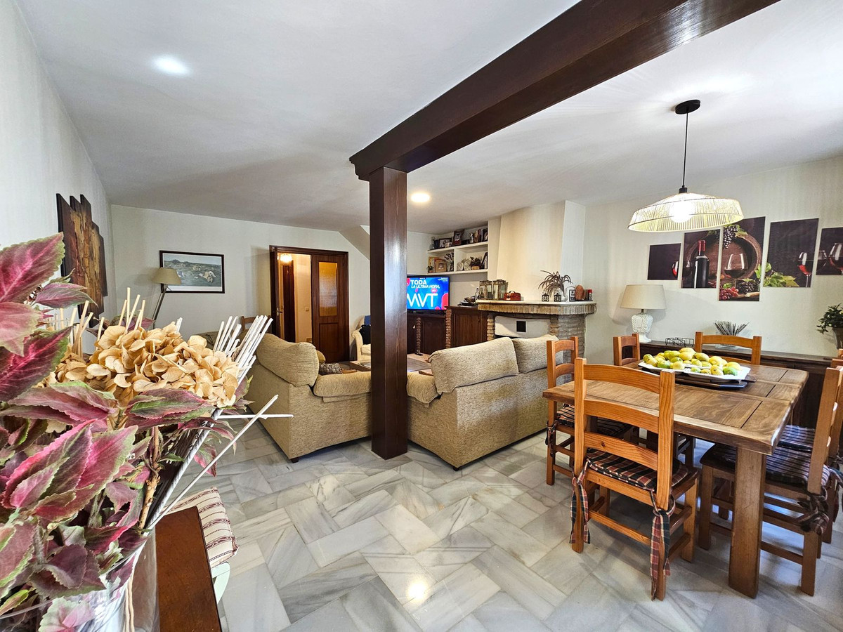 Casa Adosada de 3 Dormitorios y 3 Baños en venta en Benahavís