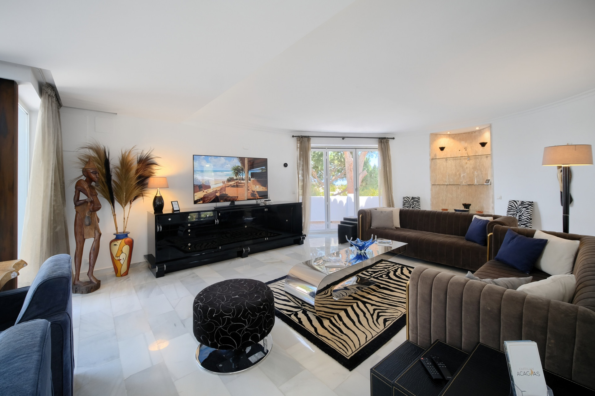 4 Bed, 4 Bath - Villa for Sale in Calahonda, Mijas