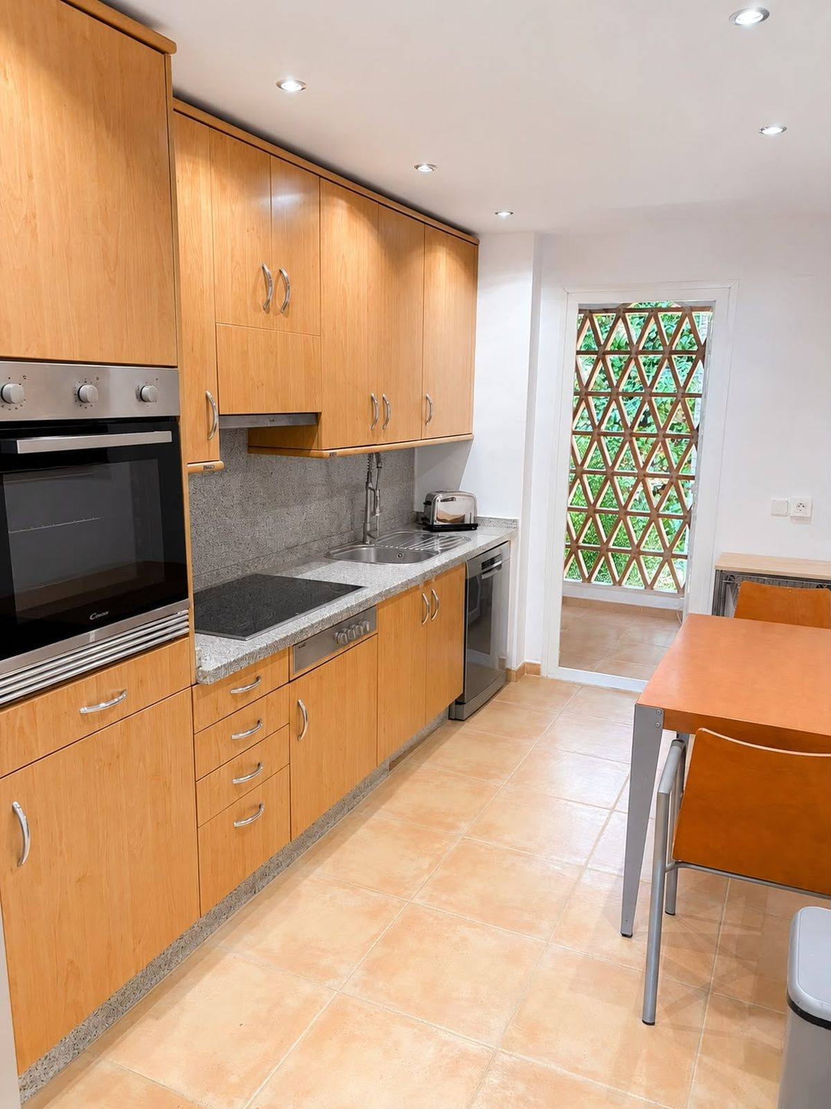 Piso de 2 Dormitorios en alquiler en Nueva Andalucía, Marbella