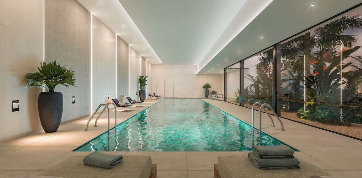Piso de 2 Dormitorios y 2 Baños en venta en Los Monteros, Marbella