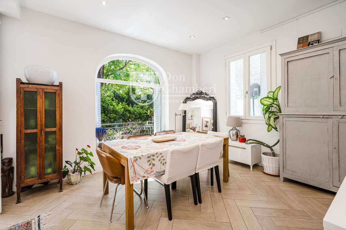 6 спални, 3 бани - Вила за продажба в Retiro, Madrid