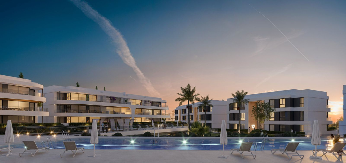 Piso de 3 Dormitorios en venta en Atalaya, Estepona