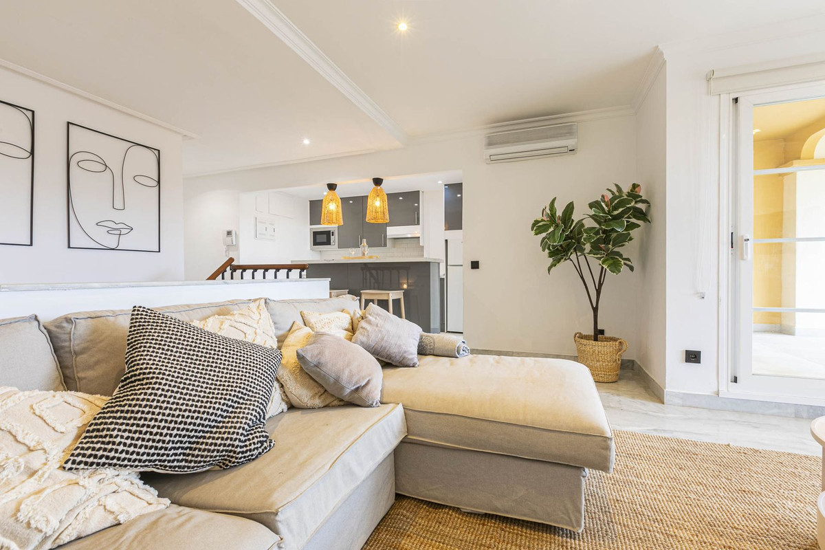 Piso de 2 Dormitorios en venta en Nueva Andalucía, Marbella
