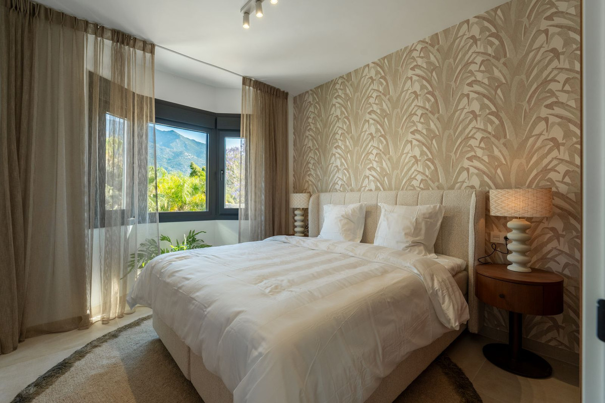 Casa Adosada de 3 Dormitorios y 5 Baños en alquiler vacacional en Nagüeles, Marbella