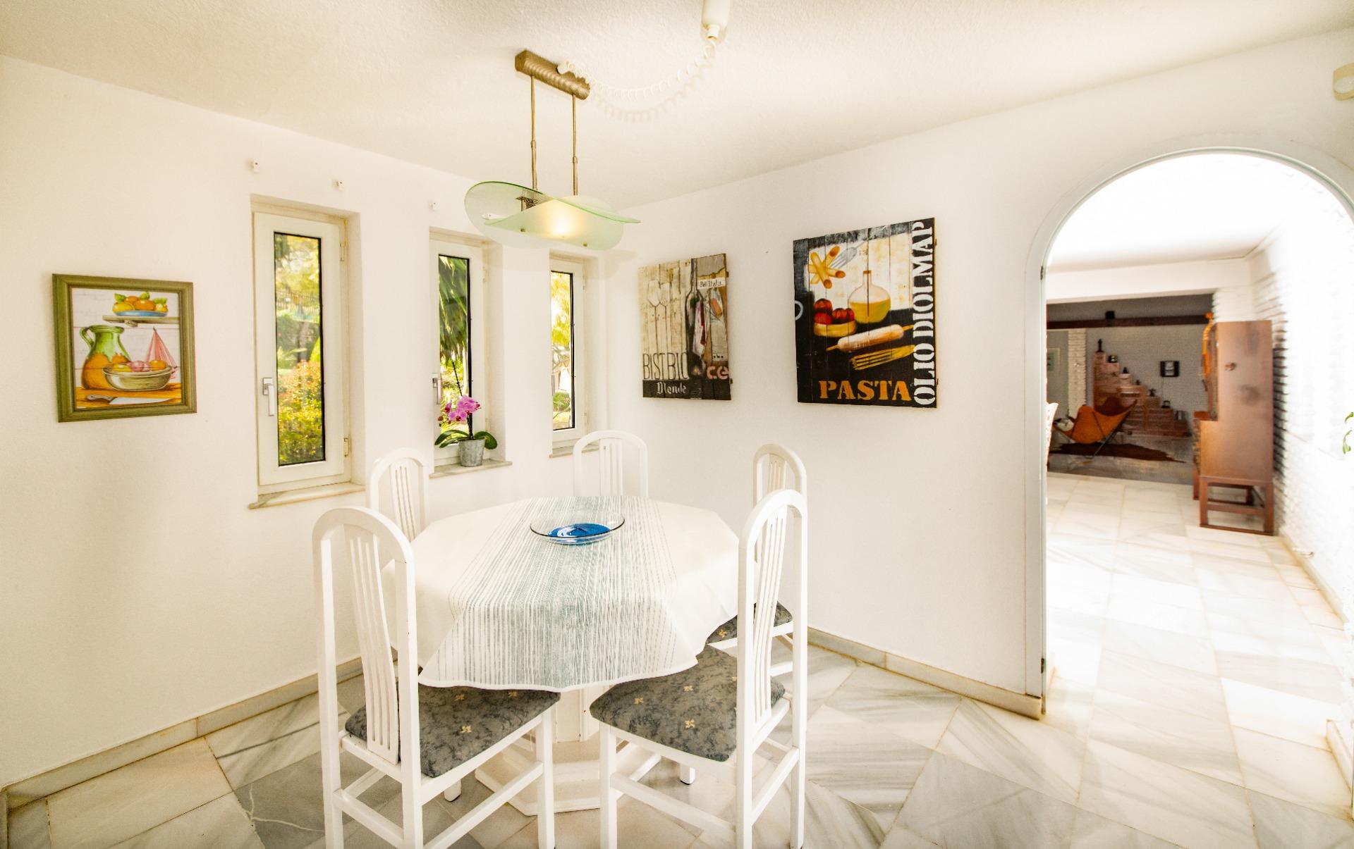 Casa de 5 Dormitorios y 3 Baños en venta en Arroyo de la Miel, Benalmádena