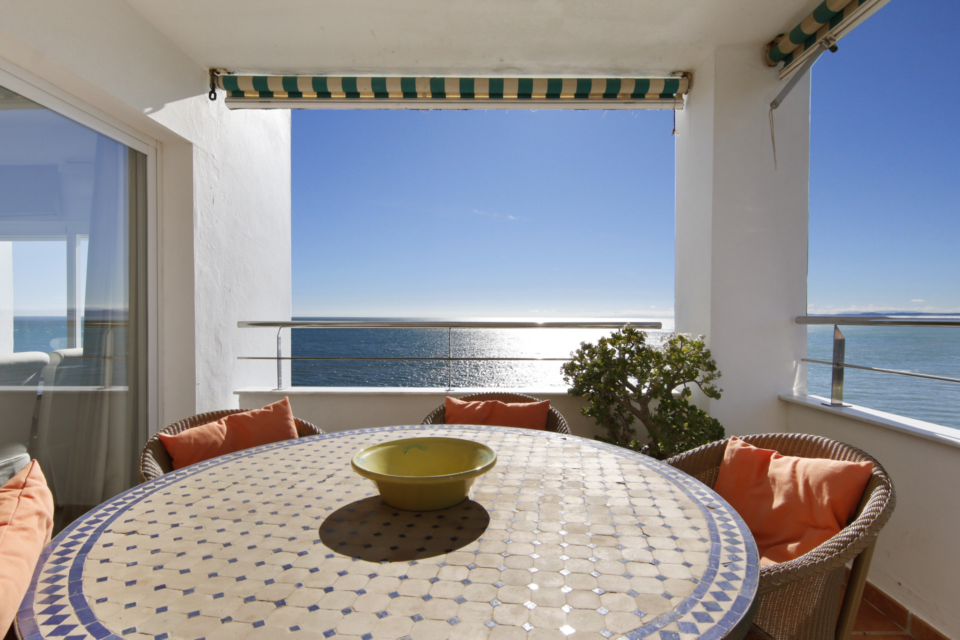 Ático de 3 Dormitorios y 2 Baños en venta en La Alqueria, Estepona