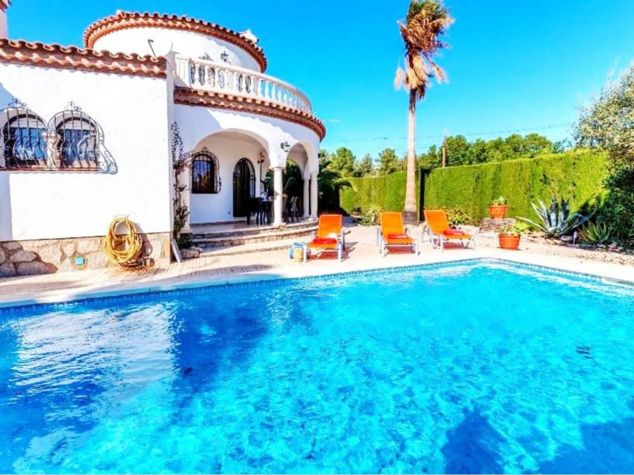 Casa Adosada de 3 Dormitorios en venta en Mont-Roig del Camp