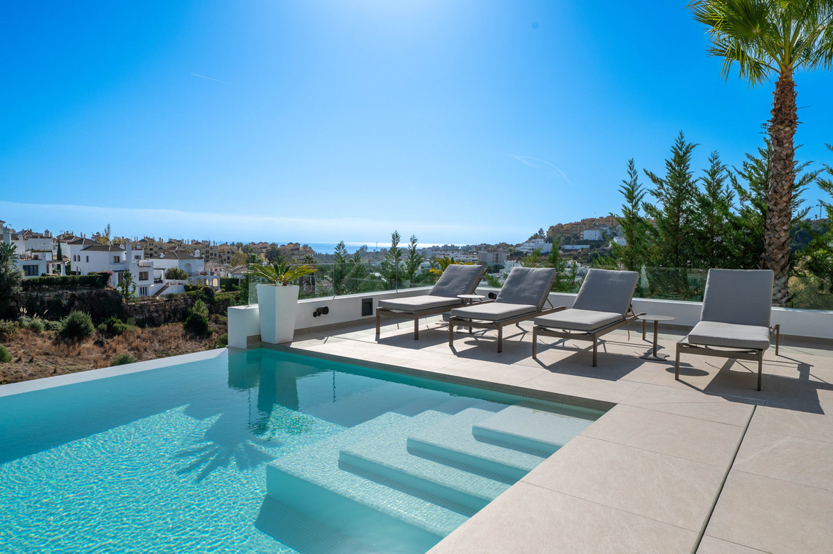 6 кровать Вилла для продажи в New Golden Mile, Estepona