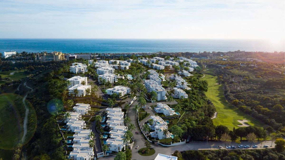 Piso de 3 Dormitorios en venta en Los Monteros, Marbella