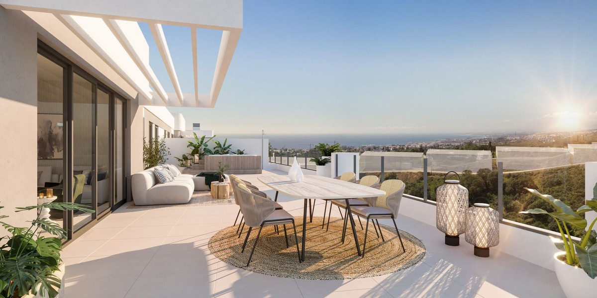Piso de 2 Dormitorios y 2 Baños en venta en Los Monteros, Marbella
