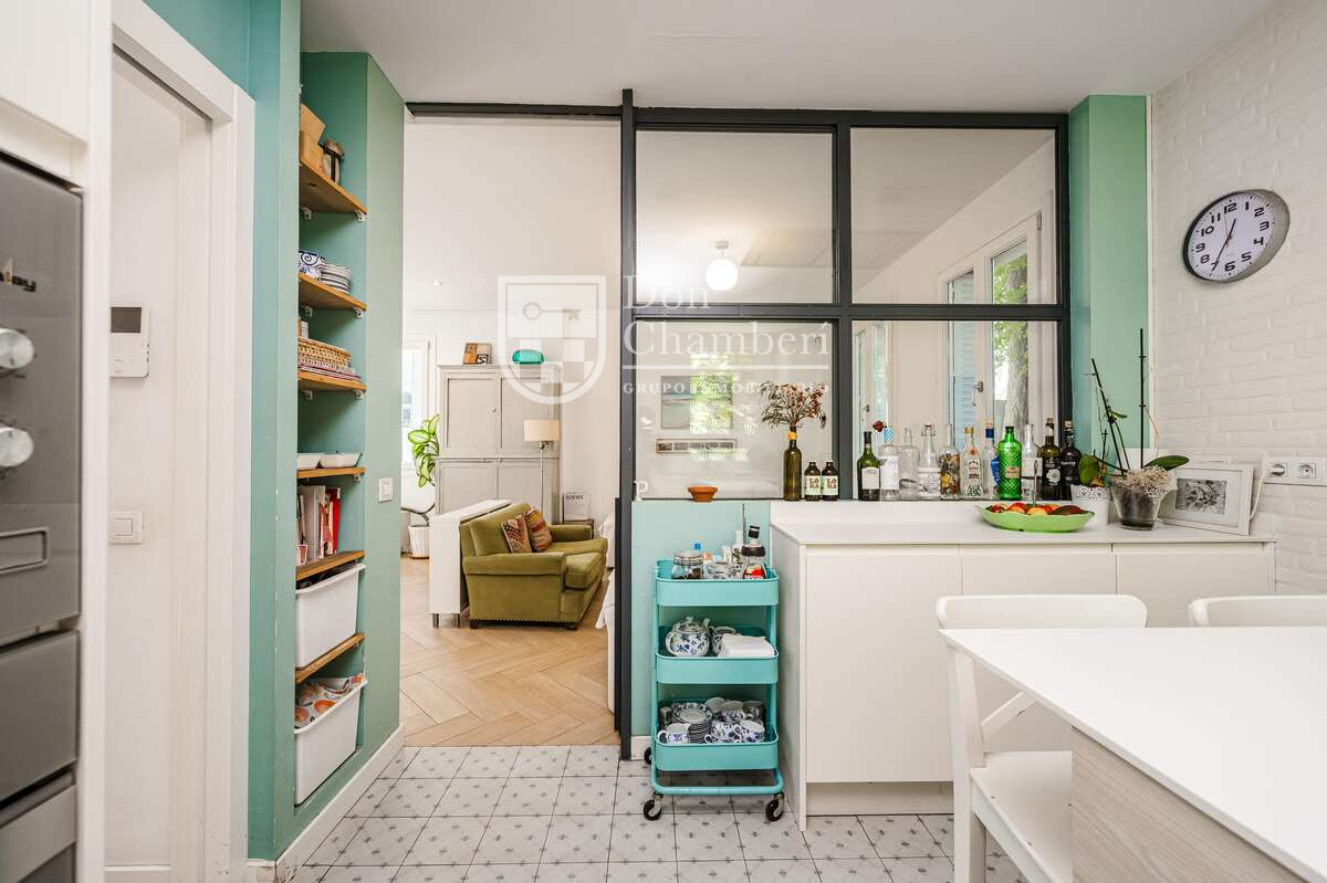 6 спални, 3 бани - Вила за продажба в Retiro, Madrid