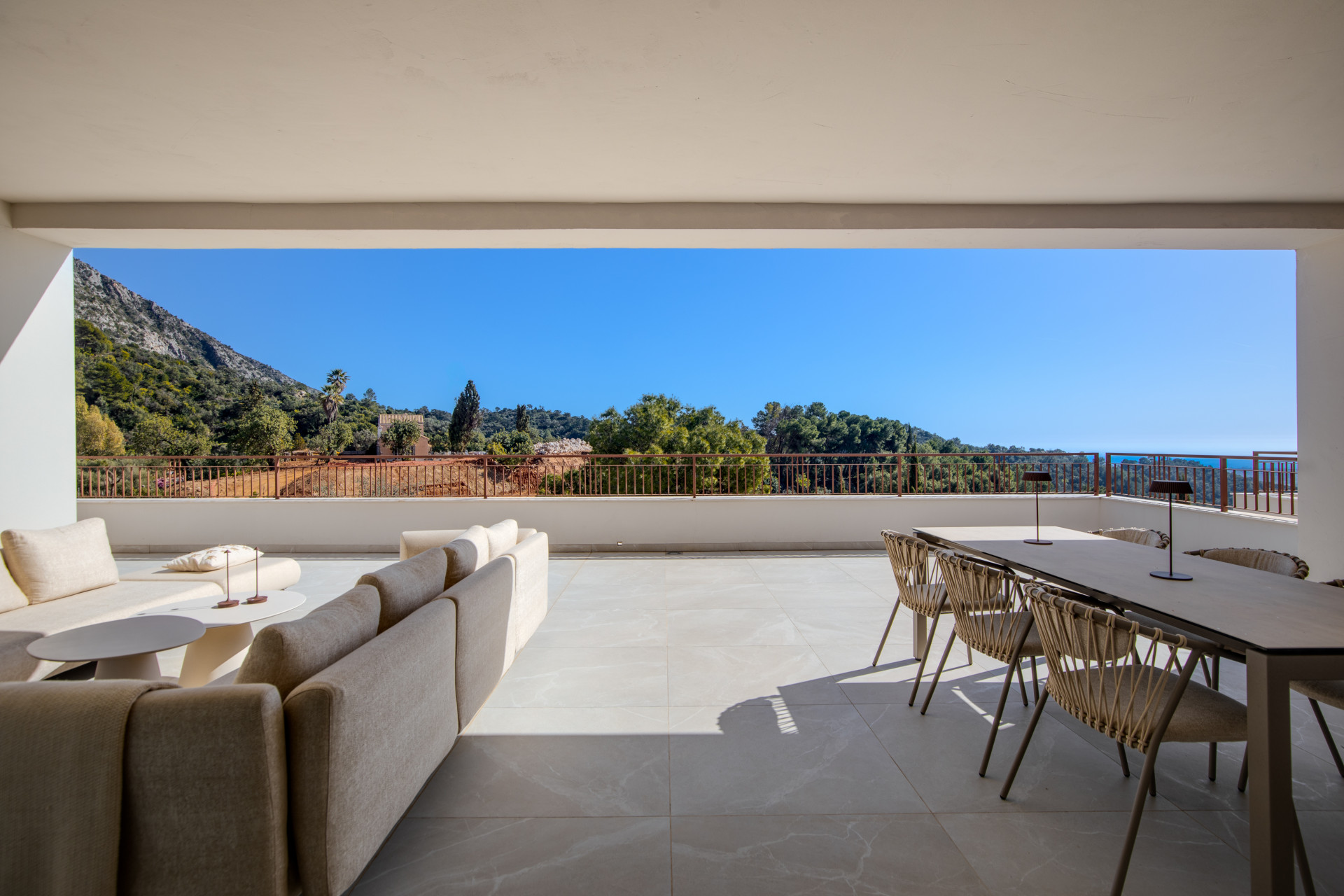 Piso de 3 Dormitorios y 2 Baños en venta en Istán