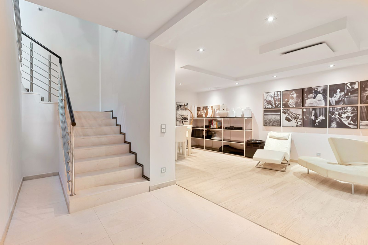 Casa Adosada de 4 Dormitorios en venta en Sierra Blanca, Marbella